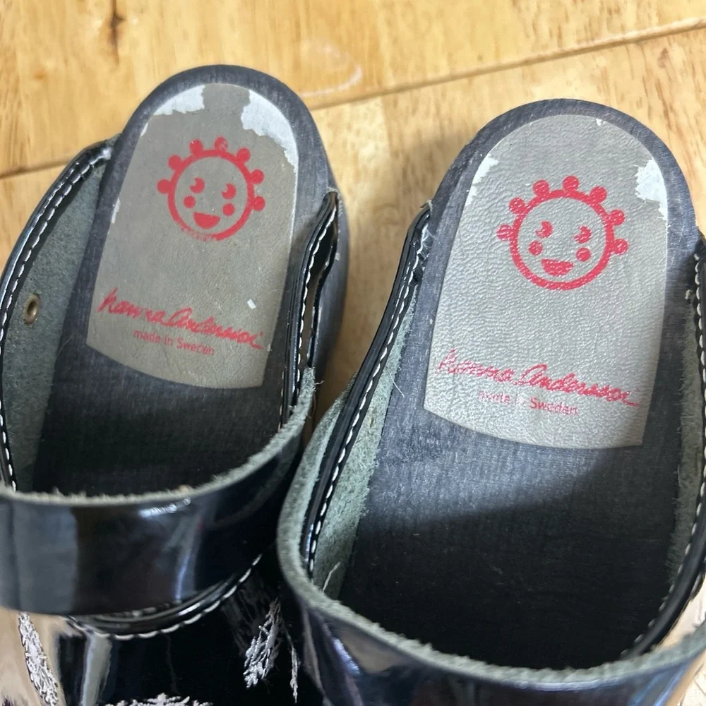 Black Slippers with Comfortable Footbed and‎ Open Back
